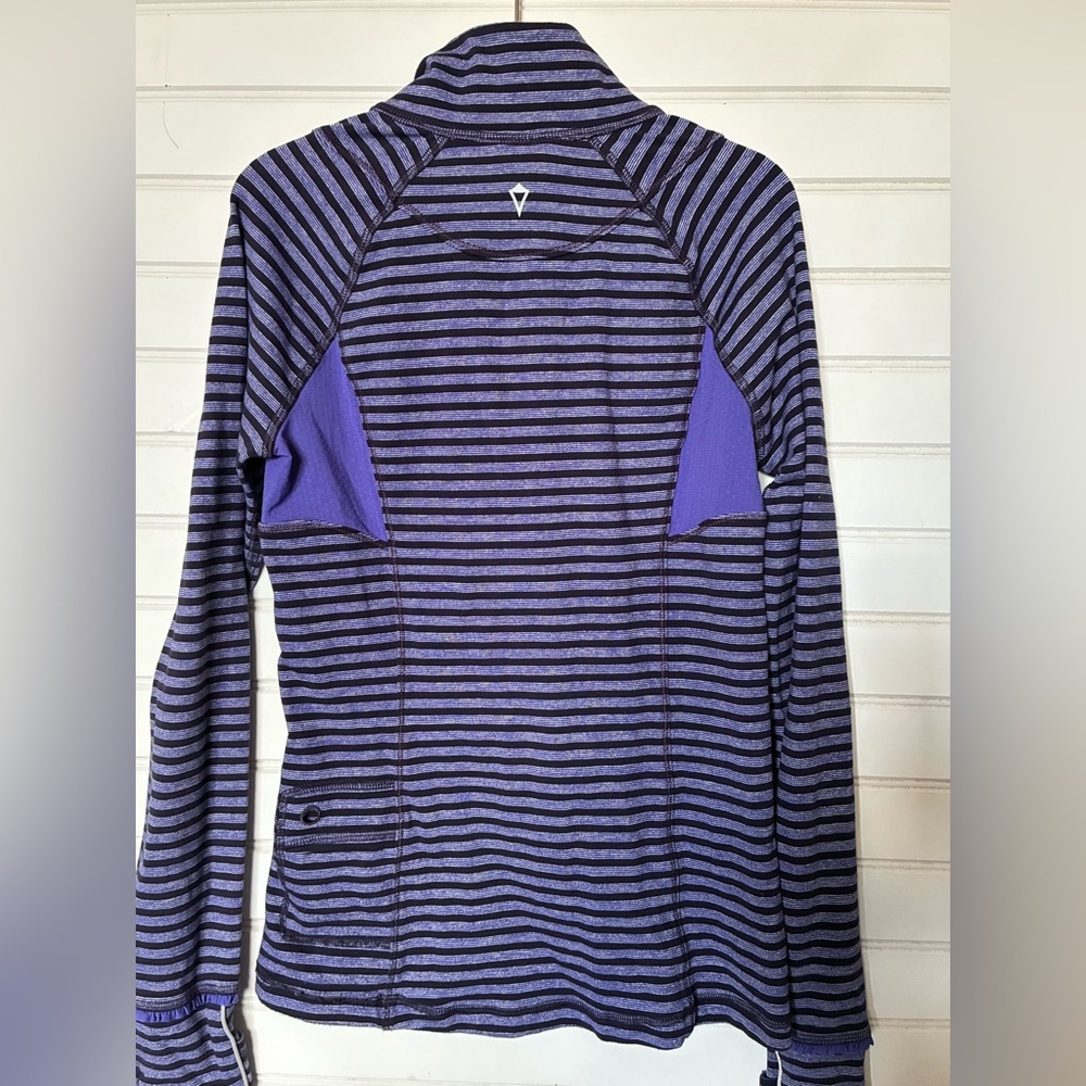 IVIVVA by LULULEMON girls size 10 long sleeve 1/4 zip